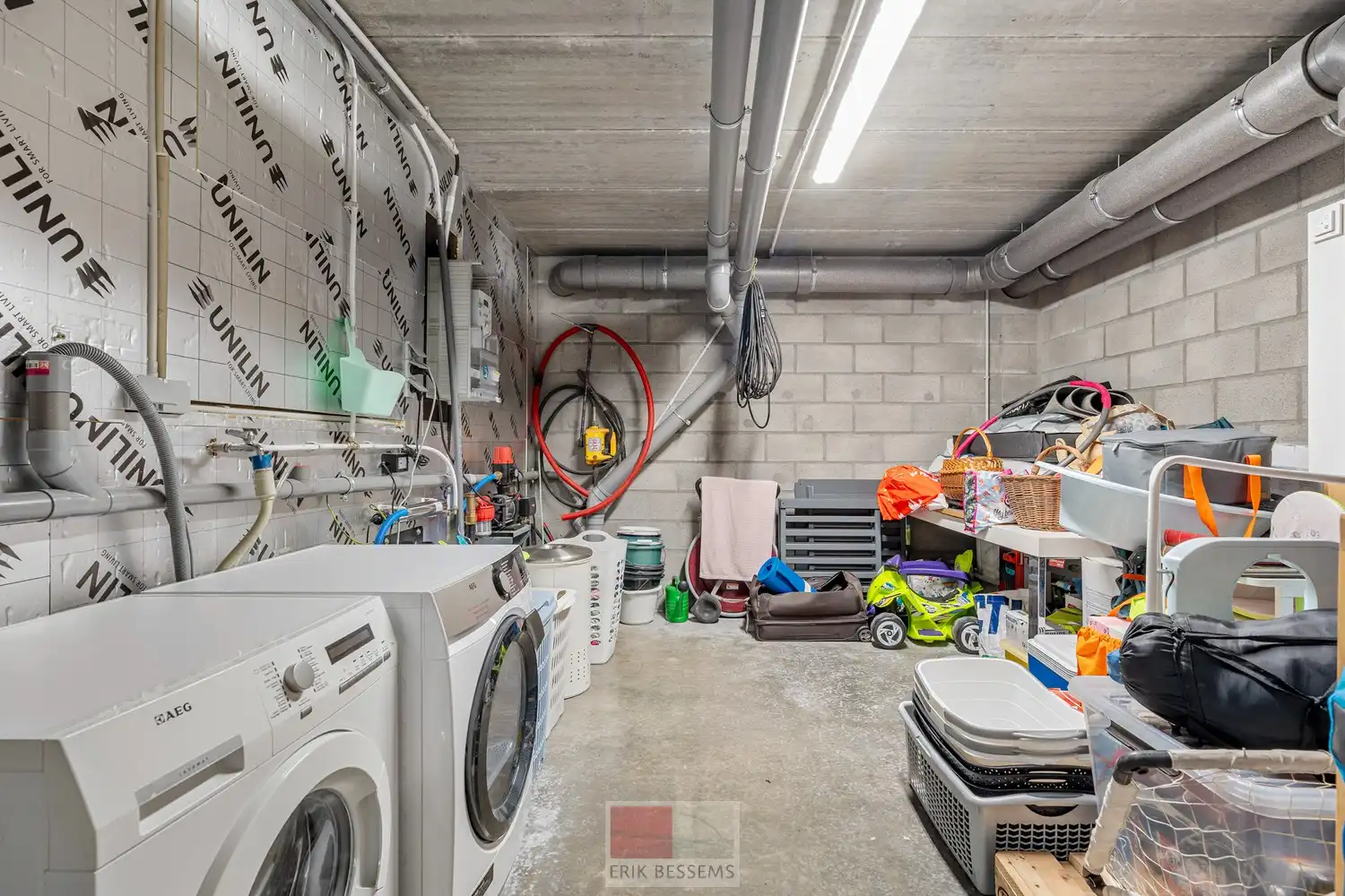 Deze moderne halfopen woning, gebouwd in 2016, biedt een bewoonbare oppervlakte van maar liefst 232 m² op een perceel van 377 m² en maar liefst 5 slaapkamers waarvan er eentje in gebruik is als bureau. foto 23