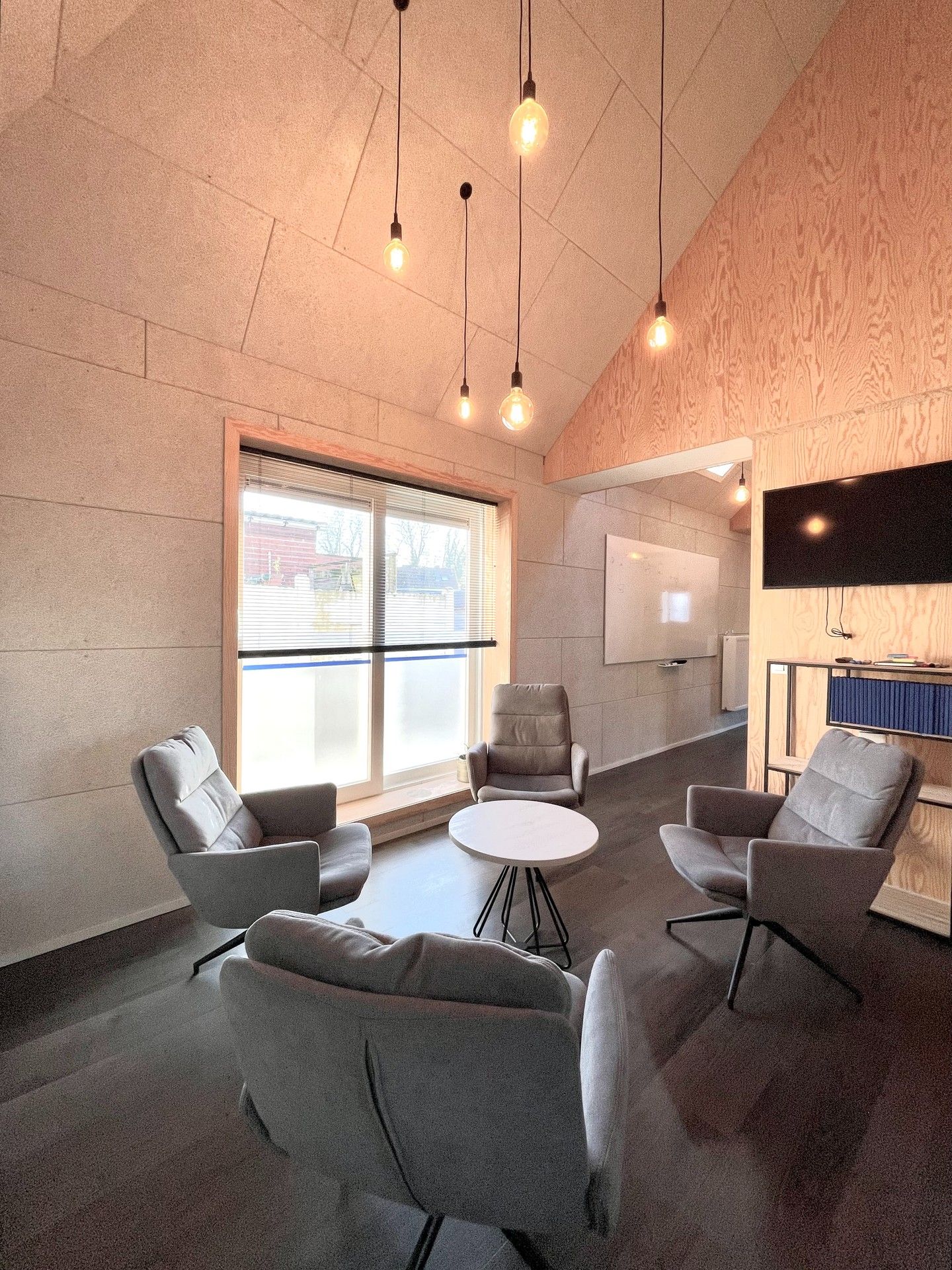 RUIME WONING MET 5 KAMERS & MULTIFUNCTIONEEL BIJGEBOUW foto 8