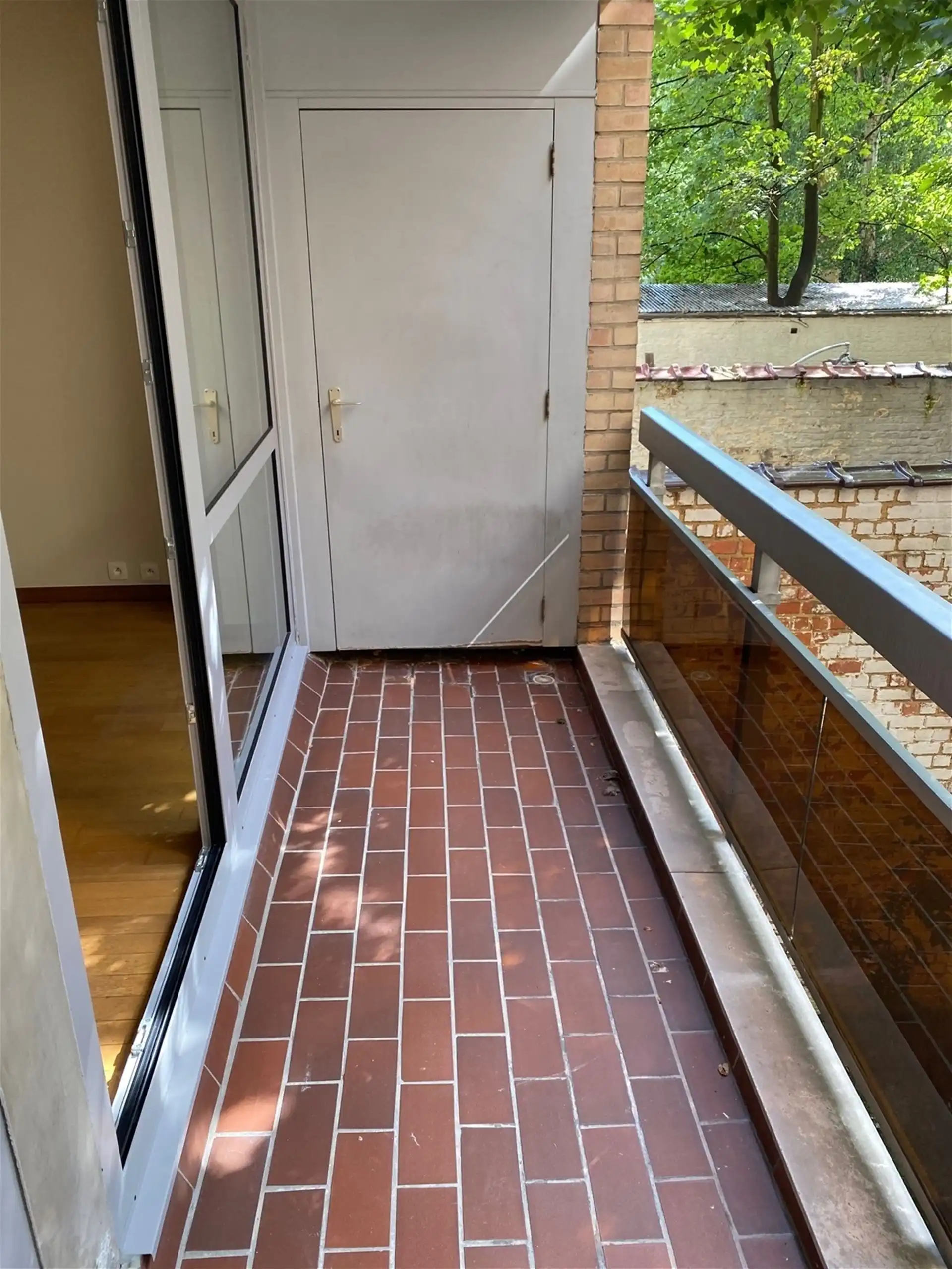 Gerenoveerd appartement met 2 slaapkamers en terras foto 9