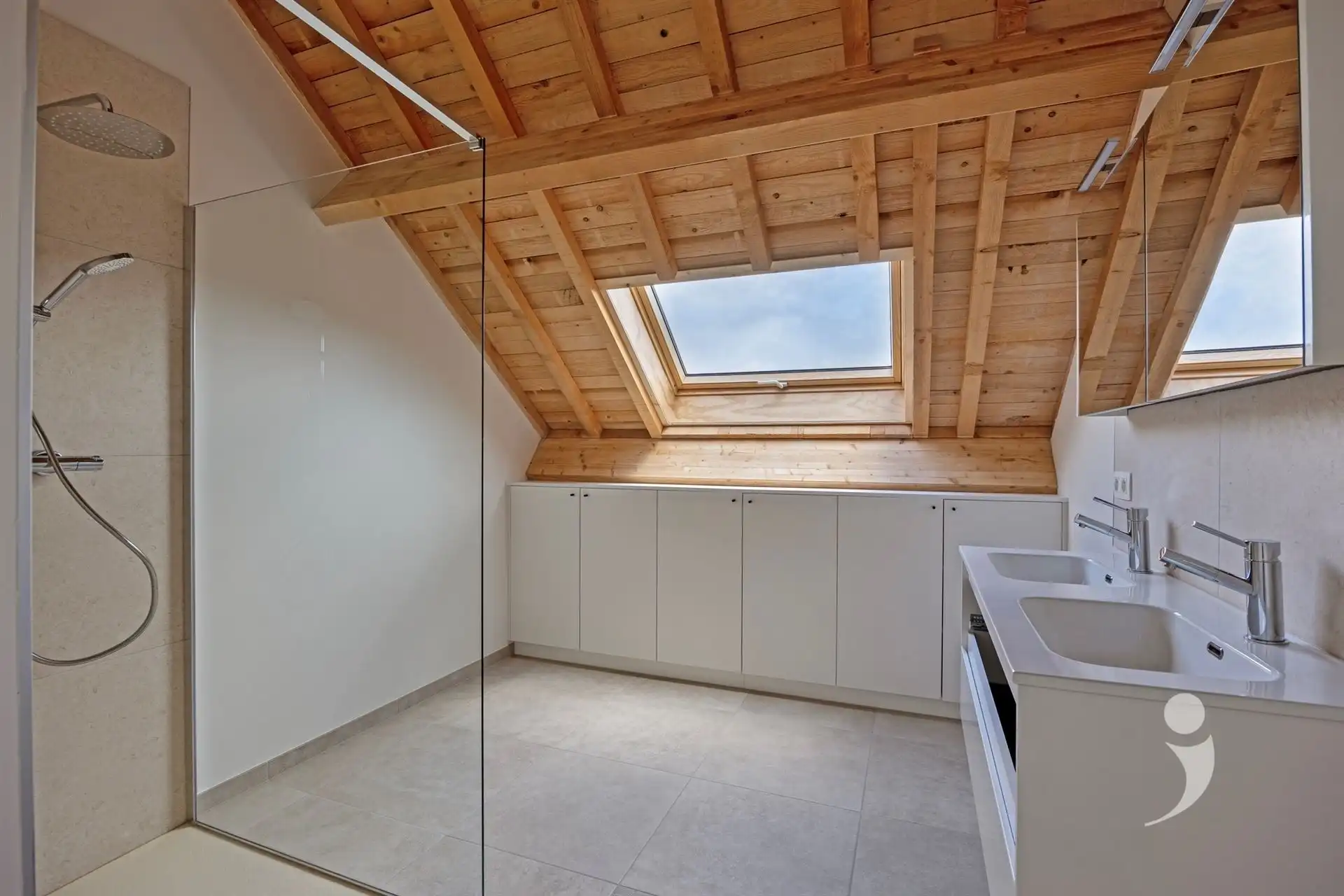 Riant huis met 5 slpk en 3 bdk - Co-housing mogelijk! foto 17