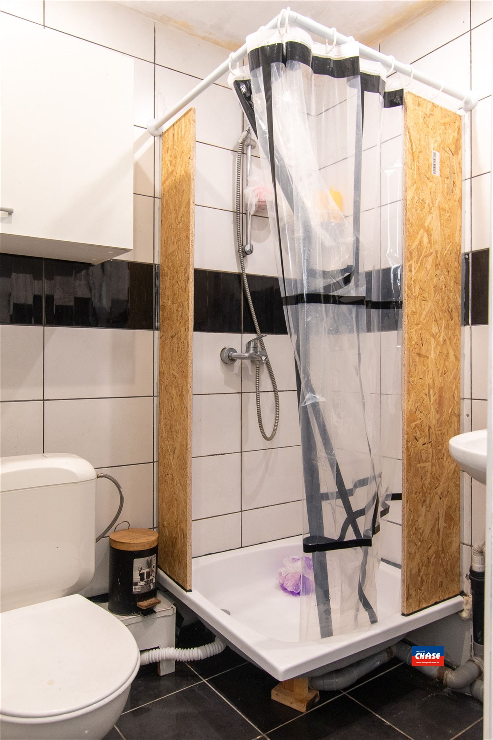 Ruime woning met 6 slaapkamers en handelsgelijkvloers foto 14