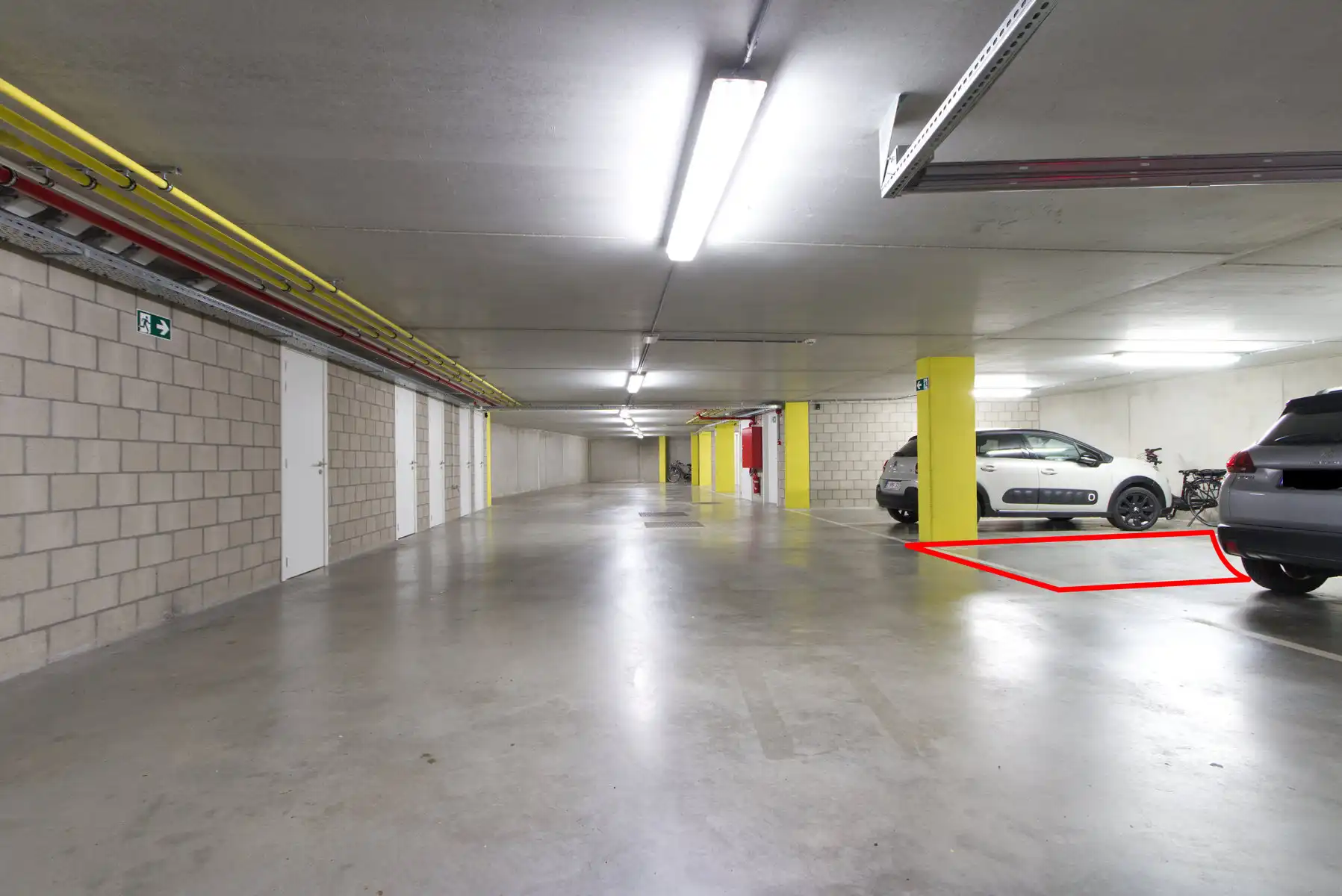 ONDERGRONDSE PARKEERPLAATS - CENTRUM - VEILIG - AUTOLIFT foto 5