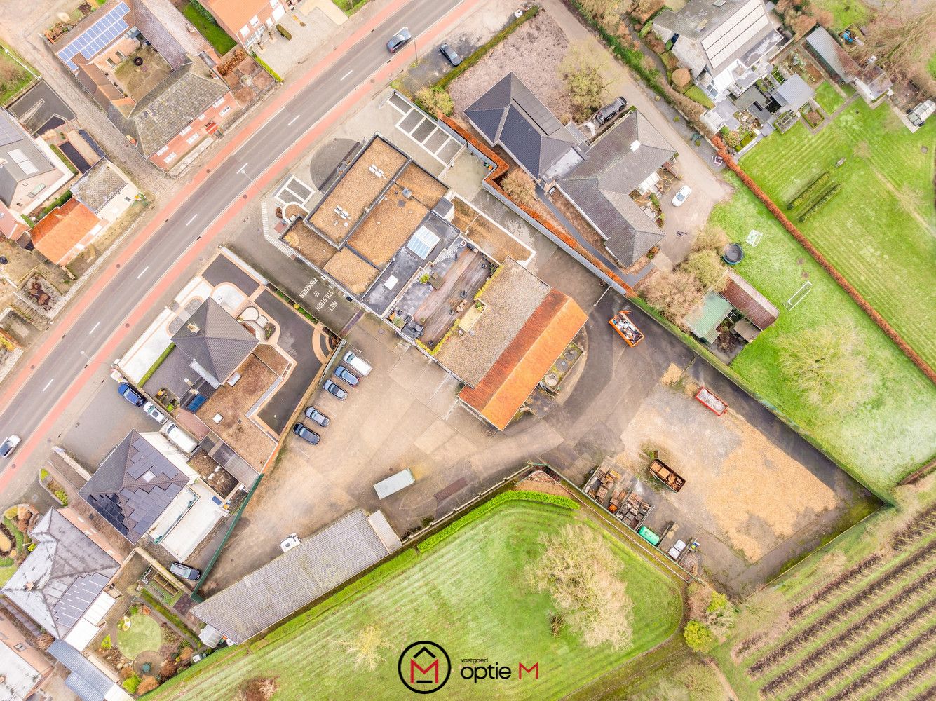 Gebouw met 3 appartementen, 2 kantoren & werkplaats in Bilzen foto {{pictureIndex}}