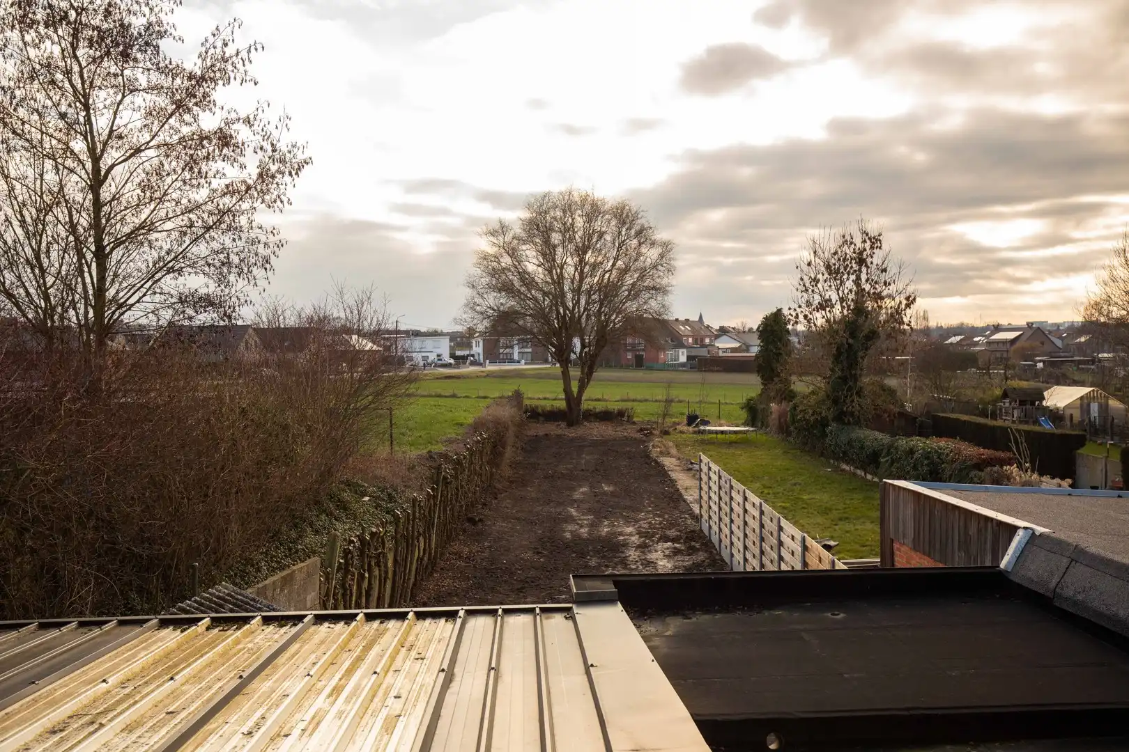 Woning in het centrum met loods of magazijn foto 18