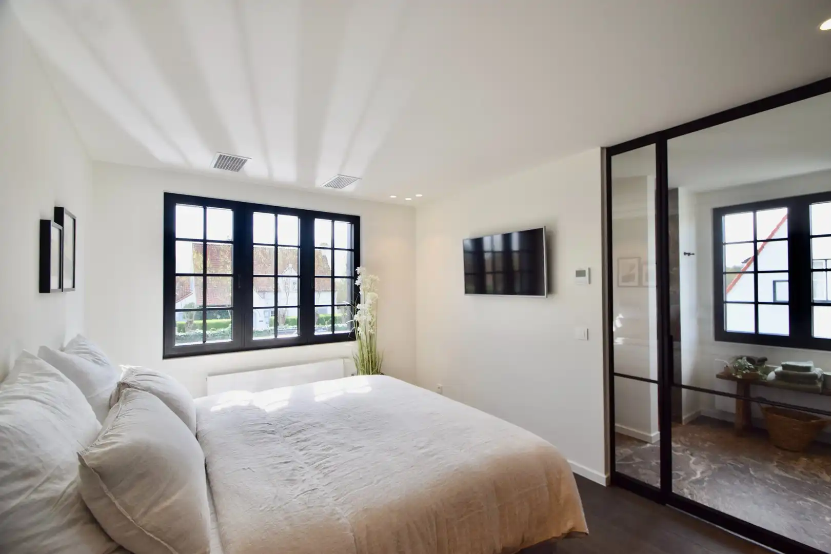 Alleenstaande villa gelegen in een groene omgeving, aan de rand van het Zoute. foto 17