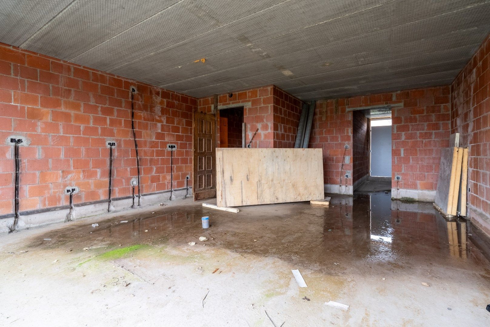 CASCO-GEZINSWONING MET 3 SLAAPKAMERS EN TUIN foto 2