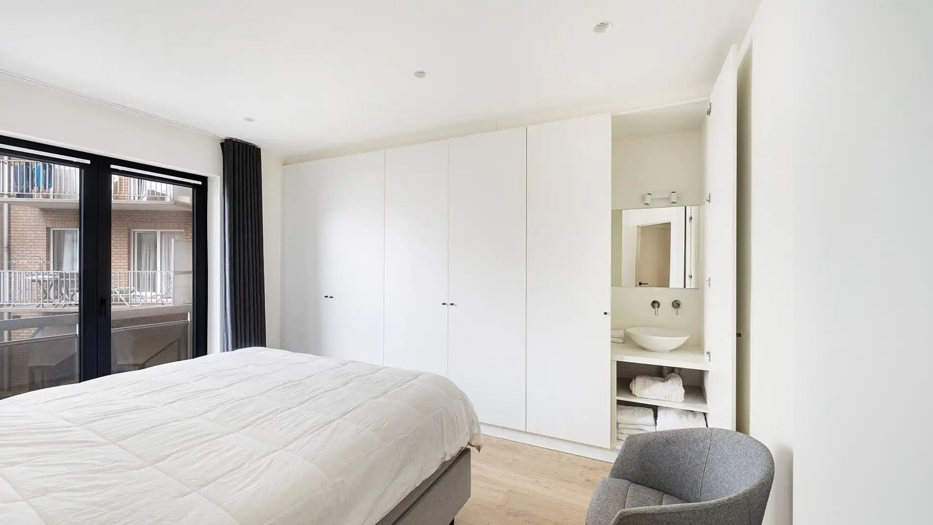 Gerenoveerd appartement met 3 kamers en zijdelings zeezicht te Knokke foto 14