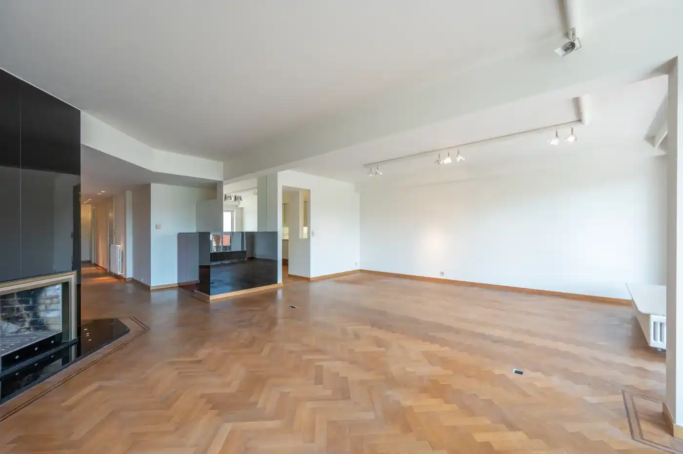Ruim appartement op de Kustlaan in hartje Zoute met open zicht op de minigolf foto 3