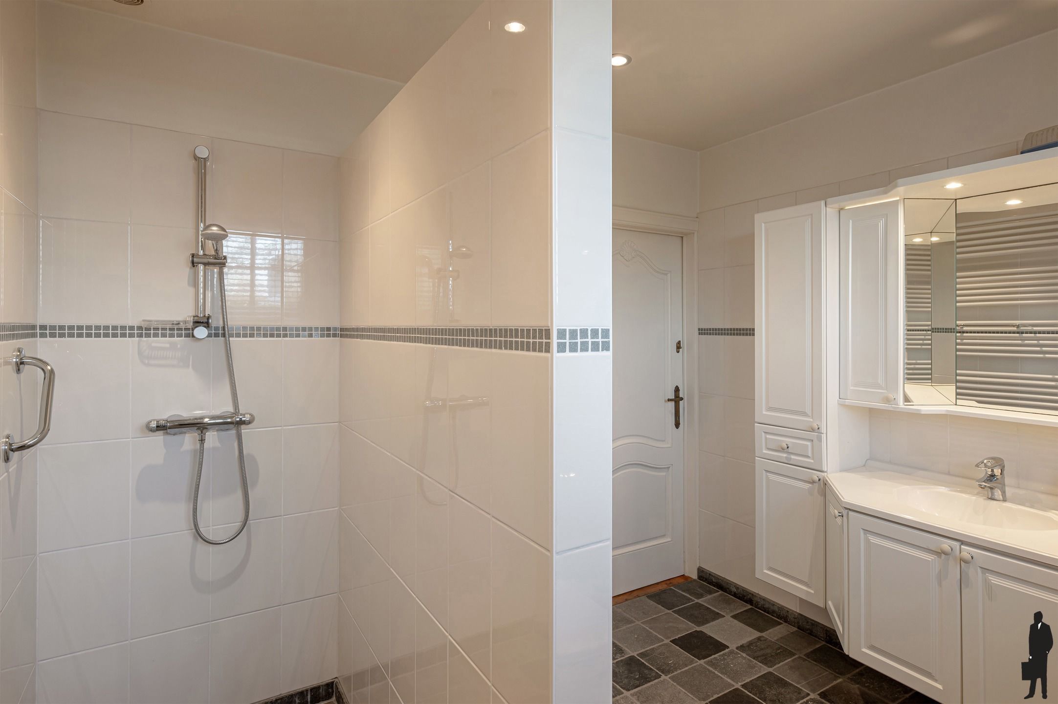 Een parel in een rustige, groene omgeving te Essen met 6 slaapkamers, buitenzwembad en sauna foto 14