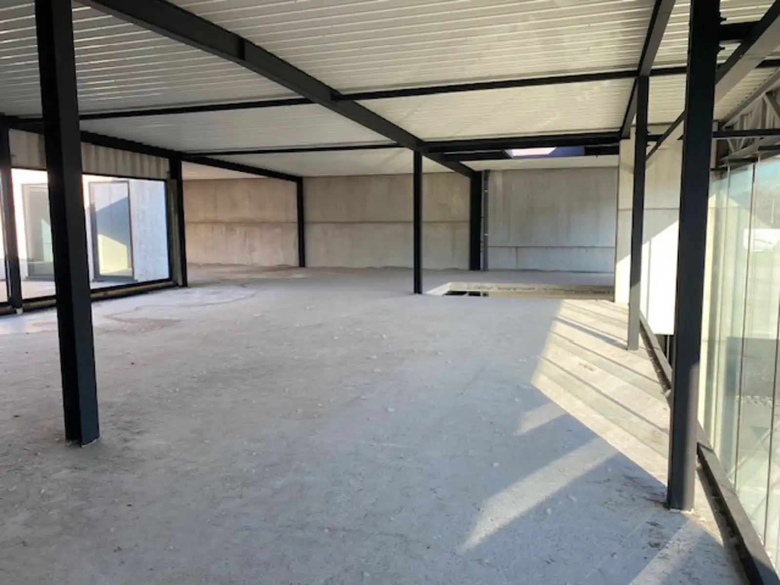 EXCLUSIEF INDUSTRIEEL COMPLEX CASCO MULTIFUNCTIONEEL foto 13
