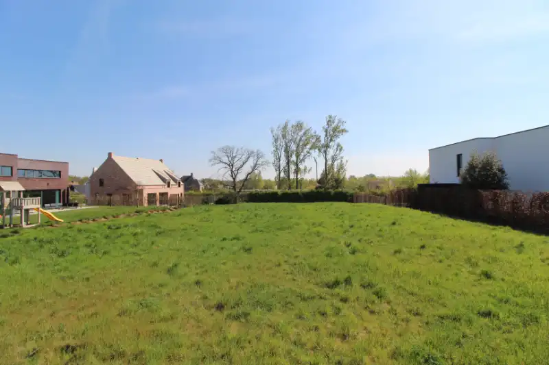 Ruim perceel voor villabouw in residentiële wijk nabij het Sterrebos te Rumbeke foto 2