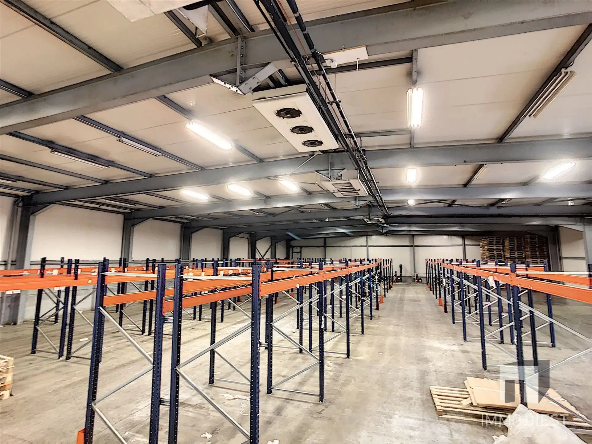 1500 M² GEKOELDE OPSLAG MET BURELEN  foto 25