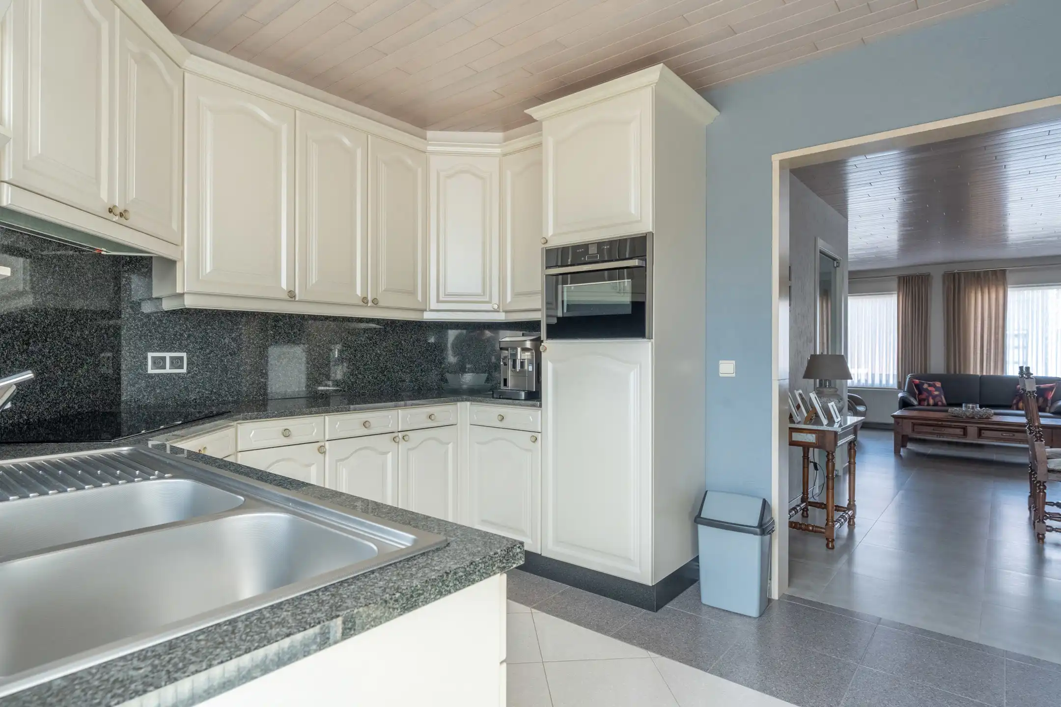 Gunstig gelegen instapklare woning met 2-3 slpks en garage foto 12