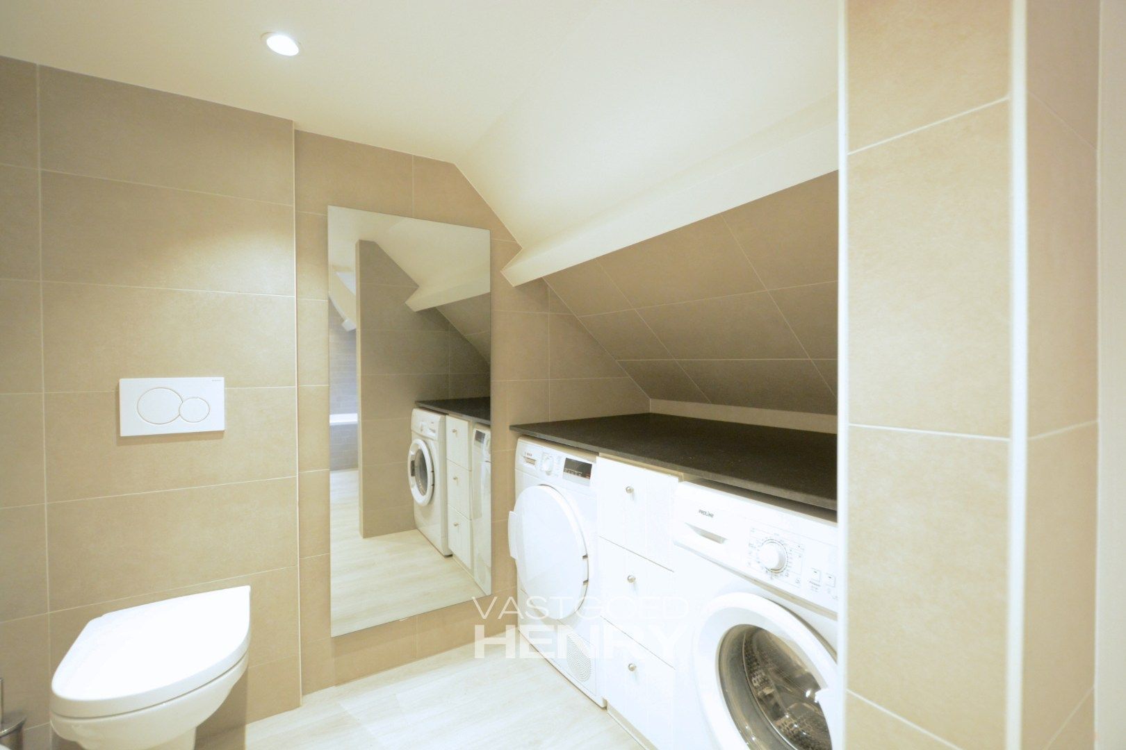 Privé duplex appartement met groot terras te huur foto 20