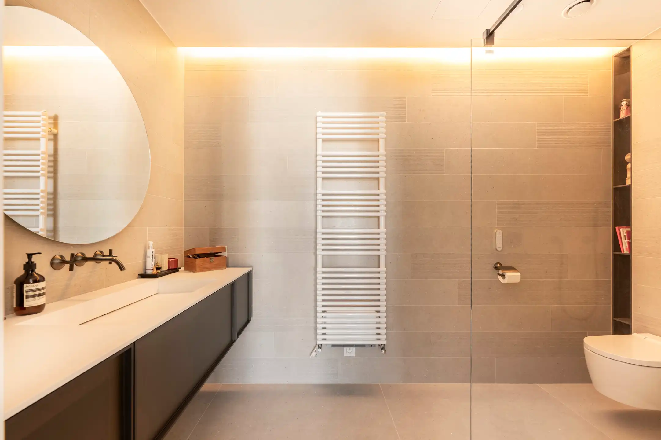 ANTWERPEN - Tijdloos en klassevol aan de Scheldekaaien foto 11