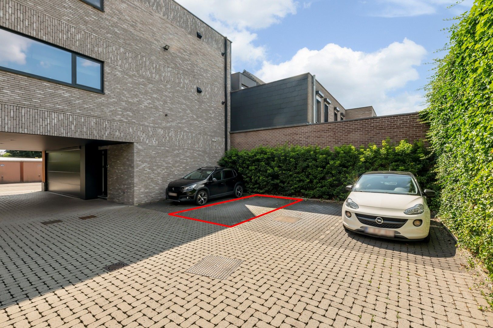 Instapklaar dakappartement met terras in het centrum van Putte foto 20