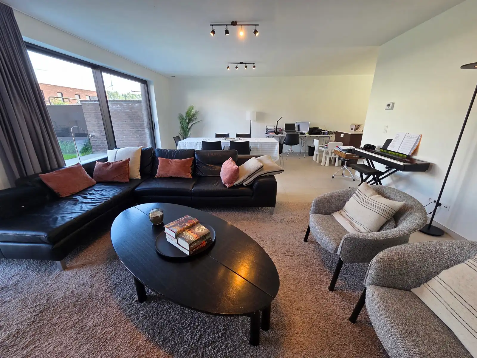 Instapklare recente woning met mooie tuin!!! foto 3