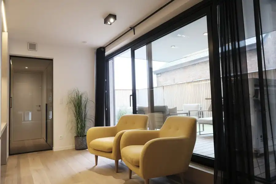 Prachtig gemeubeld luxeappartement met twee slaapkamers gelegen in dé winkelstraat van Hasselt foto 16