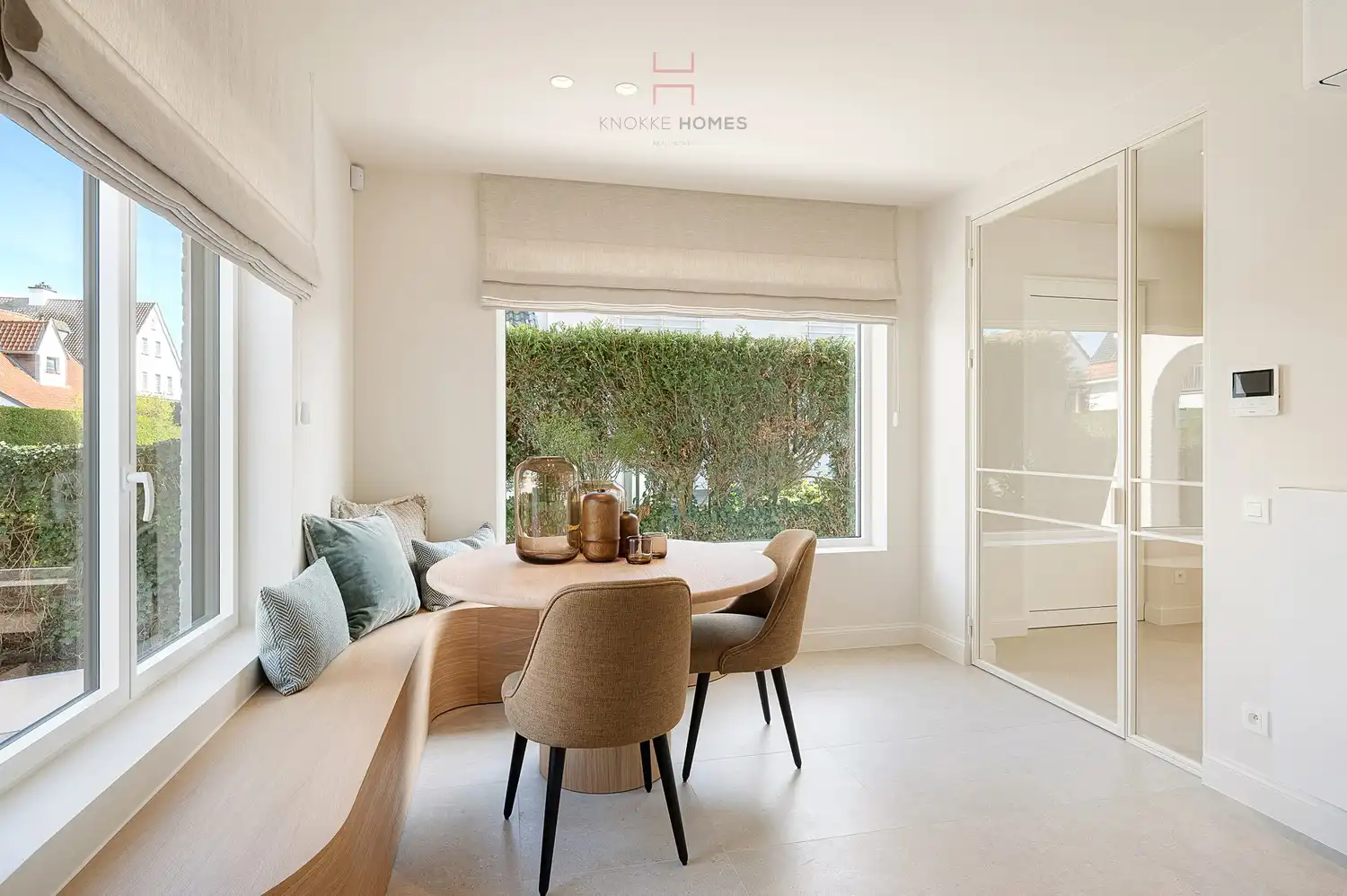 Uitzonderlijk gerenoveerde koppelvilla op topligging in Duinbergen foto 21