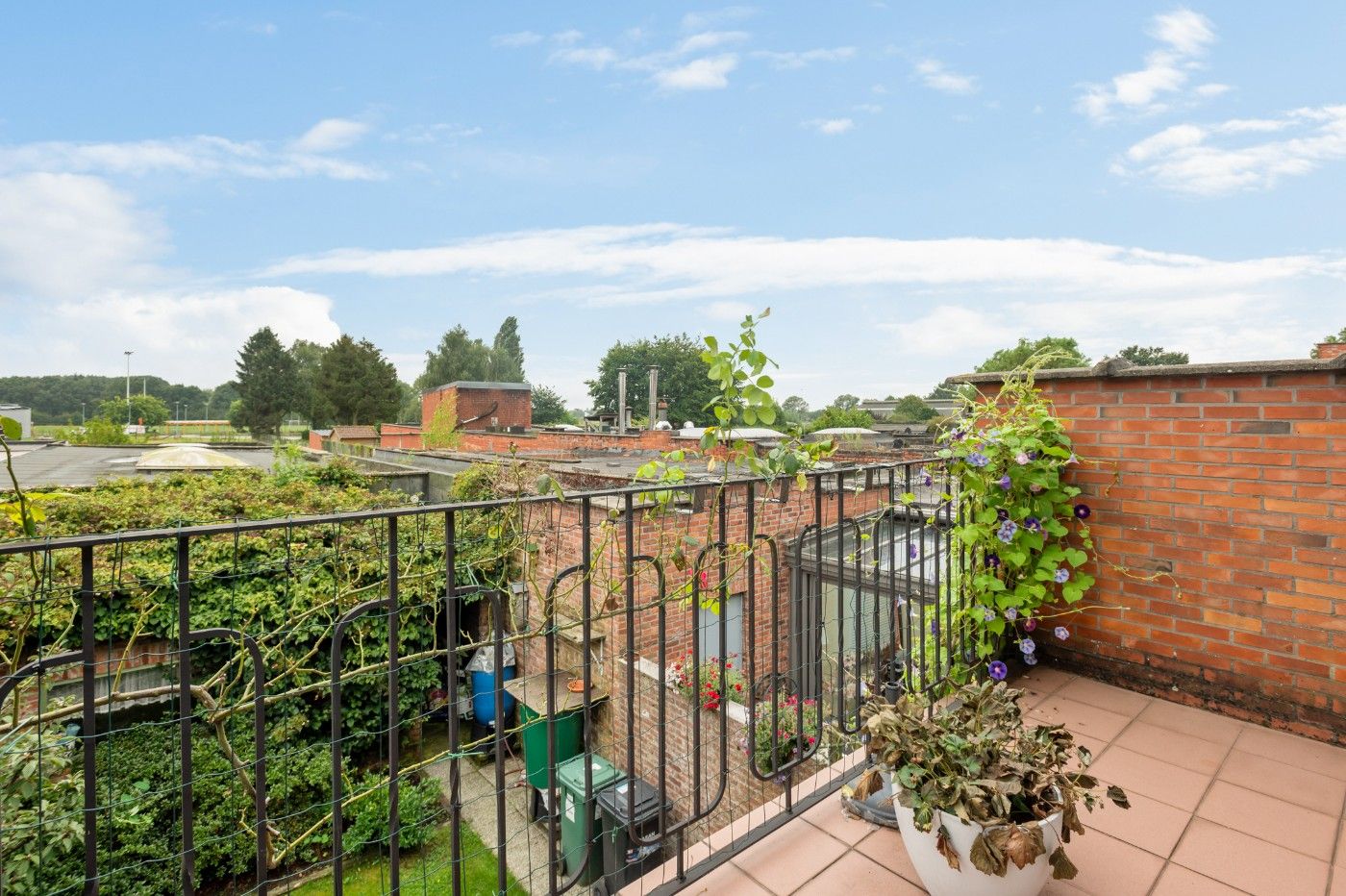 Te renoveren bel-etagewoning met 3 slpk., inpandige garage en tuin foto 9