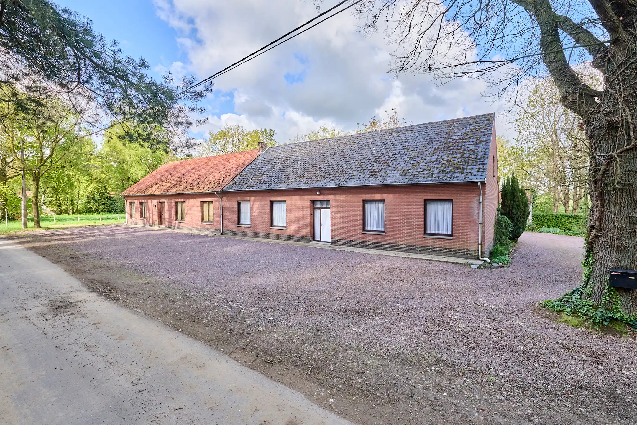 TE RENOVEREN WONING MET VEEL MOGELIJKHEDEN OP 1HA 68A 48CA. foto 14