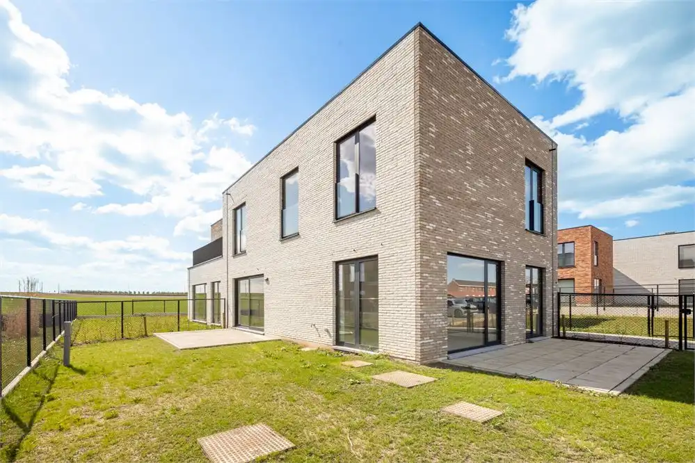 Ruimte, licht en een eigen stukje groen in hartje Heers foto 2