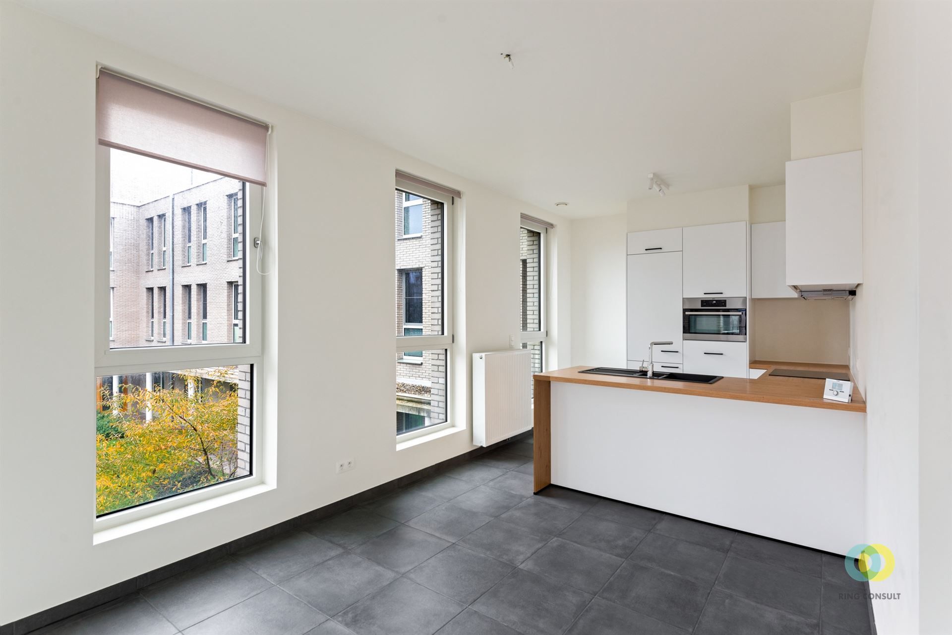 Mooi appartement met twee kamers en terras foto 4