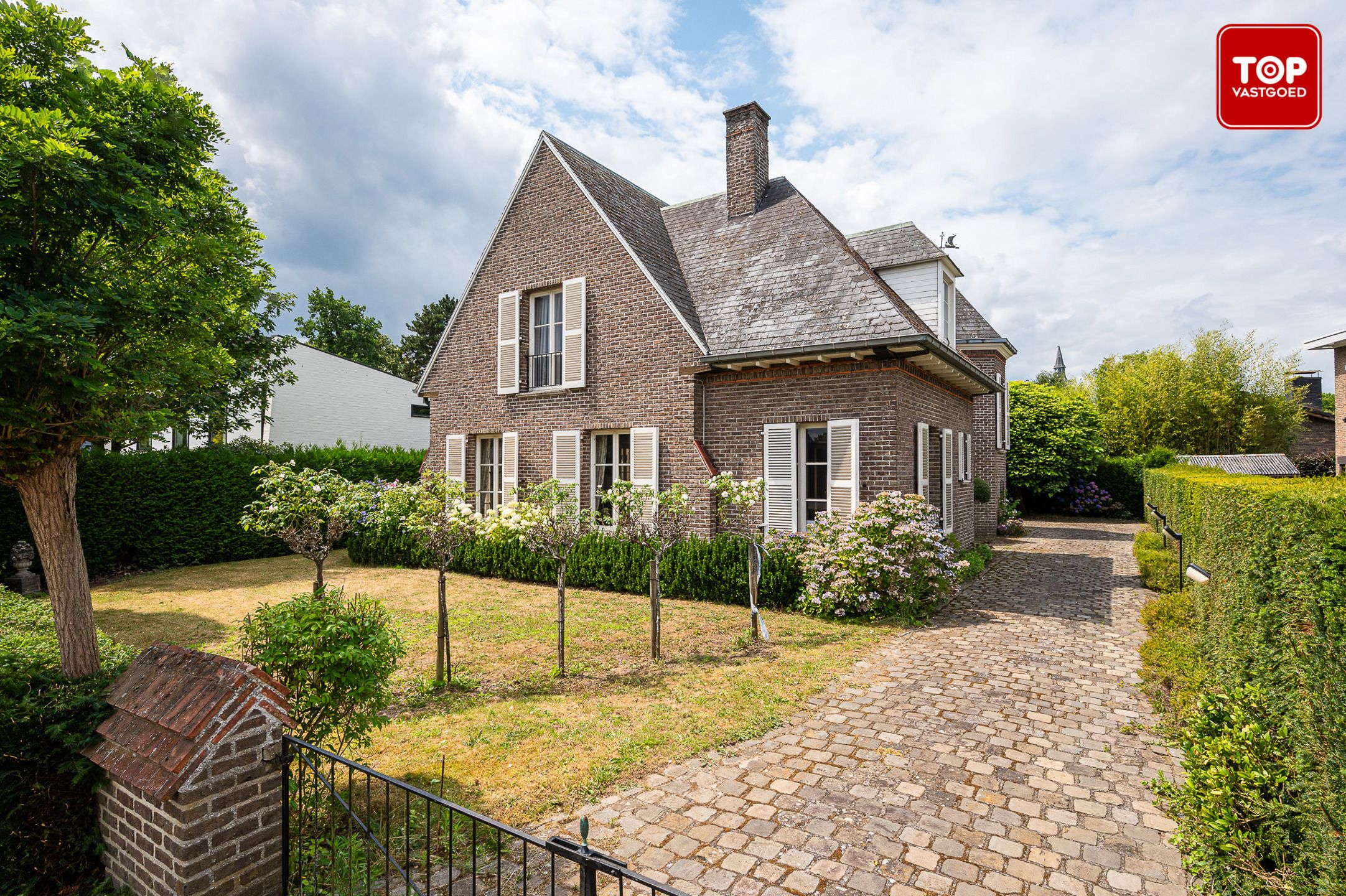 Hoofdfoto van de publicatie: Karaktervolle woning met 3 slaapkamers, bureau en prachtige tuin in rustige, doodlopende straat