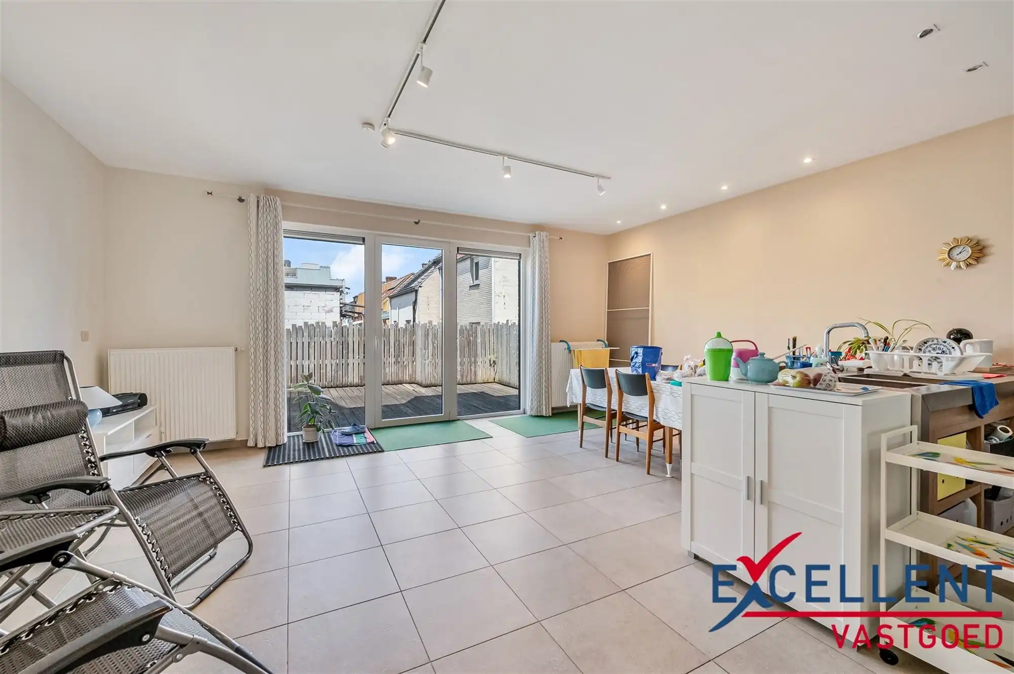 Instapklaar appartement aan het station van Deinze foto 2