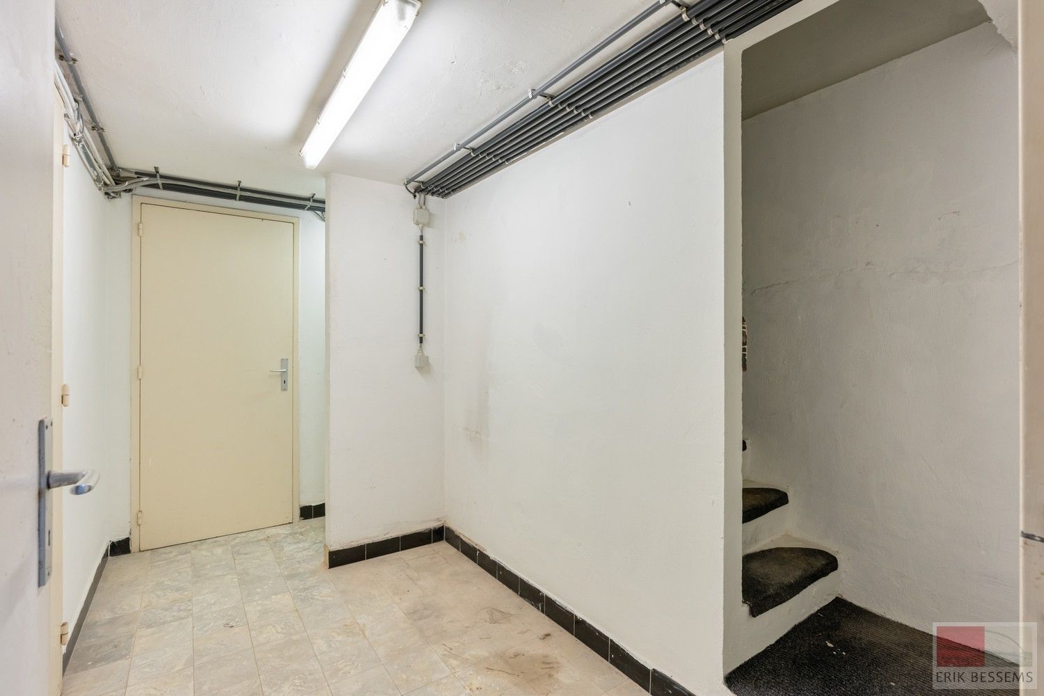 Halfvrijstaande woning uit 1969 op een perceel van 635m², woonopp. 154 m² foto 21