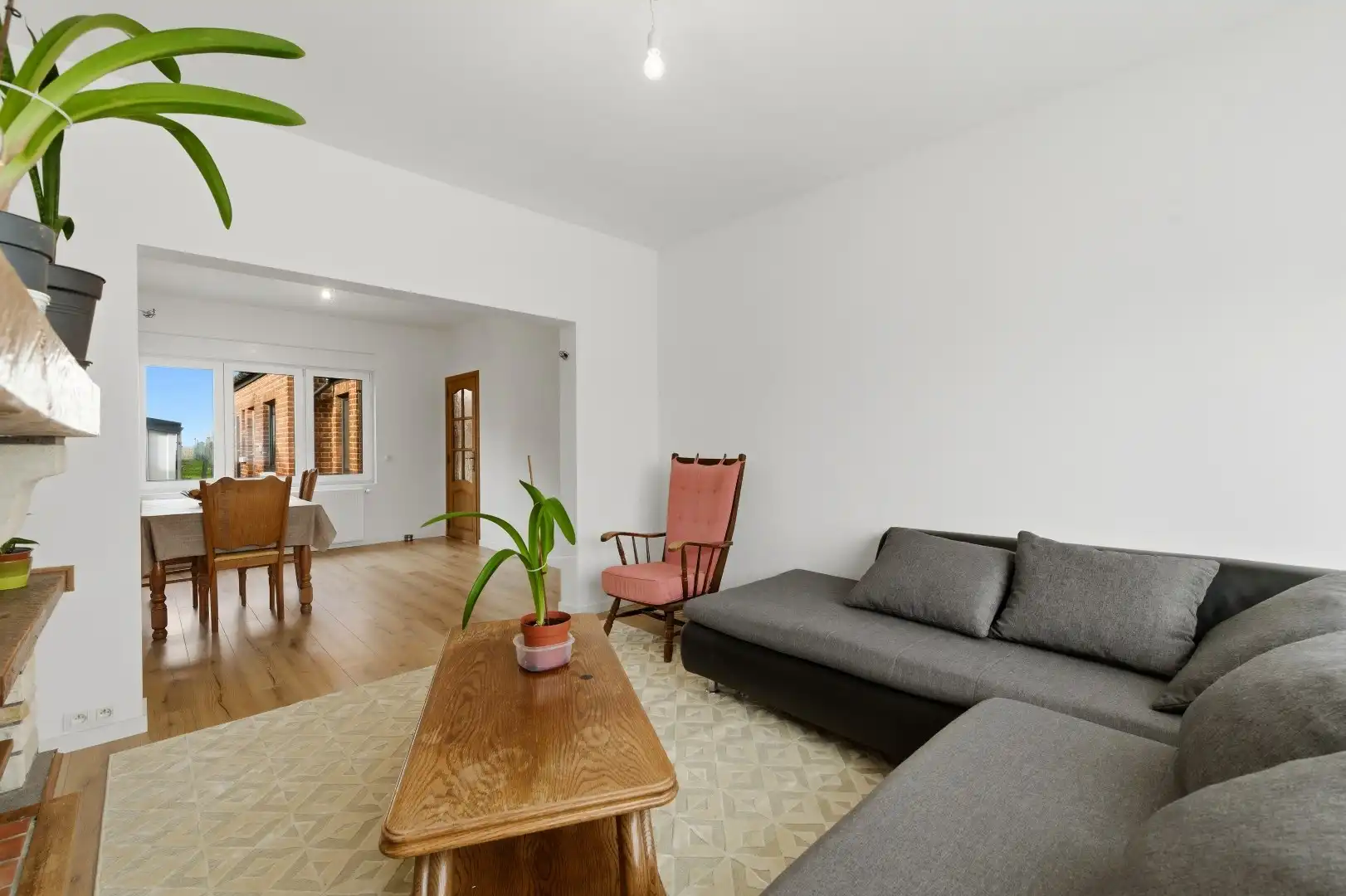 Instapklare halfopen bebouwing met 2 slaapkamers en ruime tuin foto 4