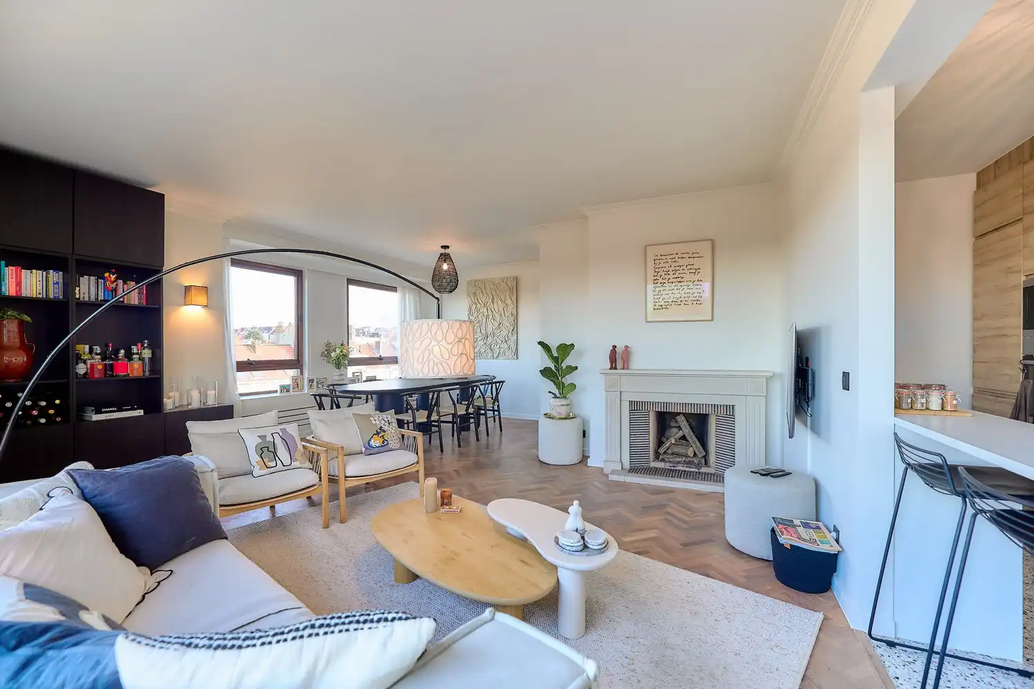 Hoogwaardig gerenoveerd en bijzonder elegant appartement met terras langs de Leie en panoramisch zicht over de stad Gent foto 3