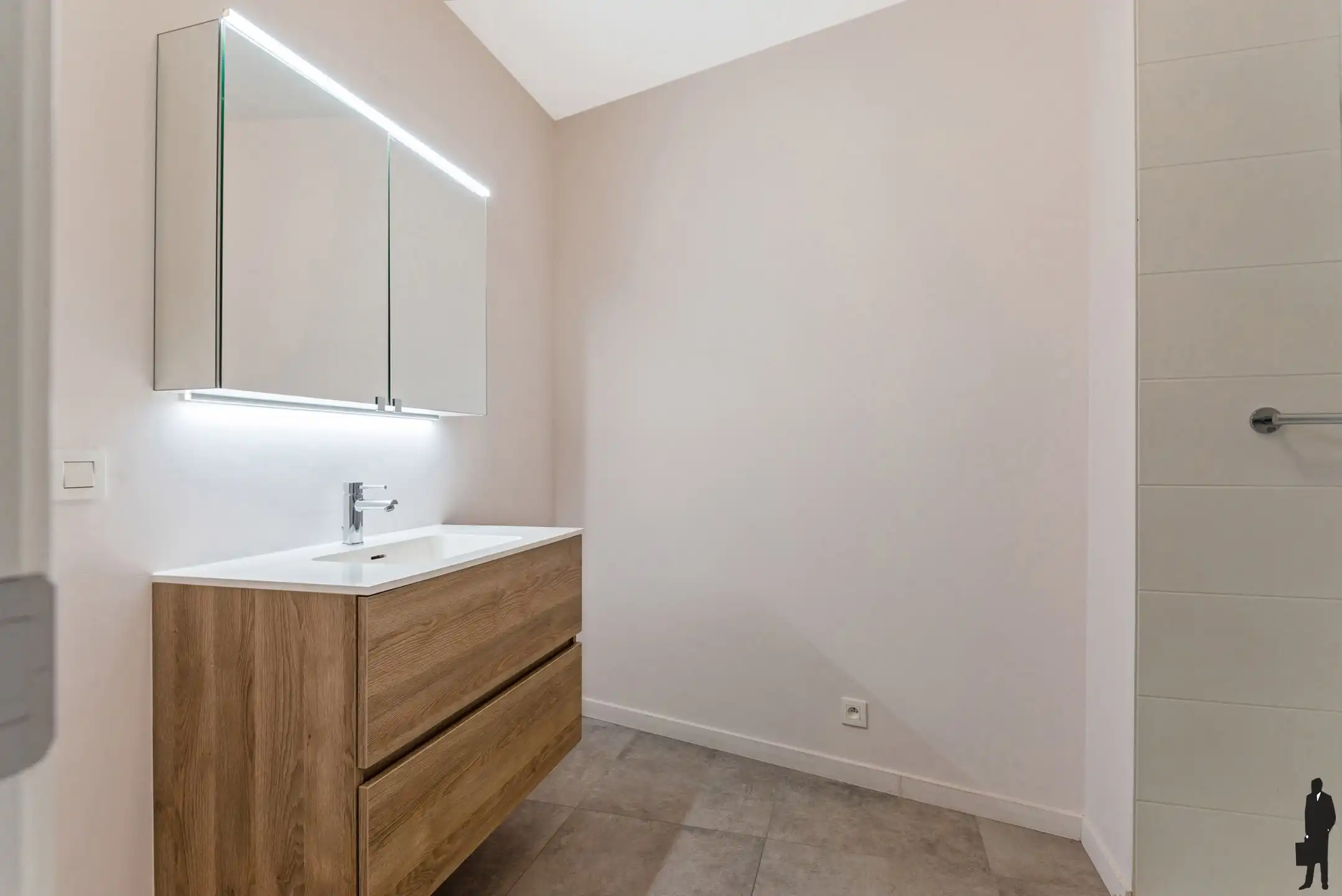 Modern appartement met 2 slaapkamers en overdekt terras foto 11