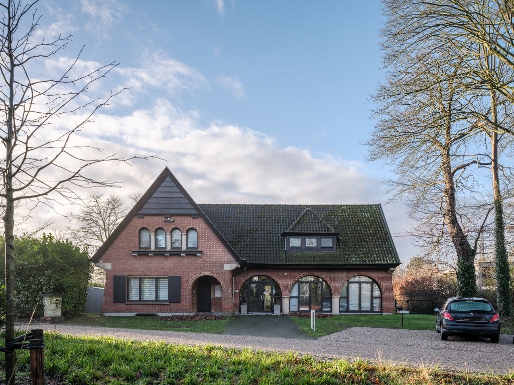 Vrijstaande villa (te renoveren) op slechts 50 meter van de Leie foto 4