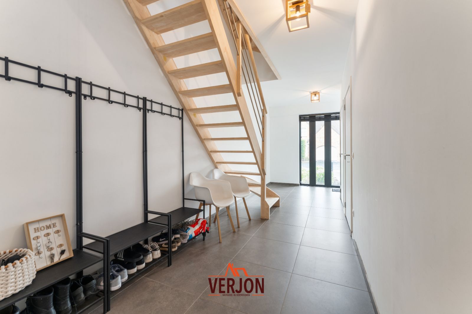 Prachtige woning met 4 slaapkamers, carport en zonnepanelen nabij centrum Ingelmunster foto 2