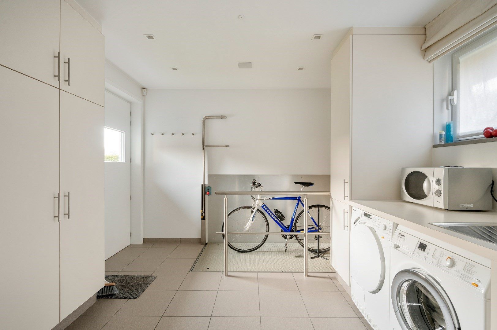 Hoogwaardige villa met bedrijfsgebouw op 3704 m². foto 10