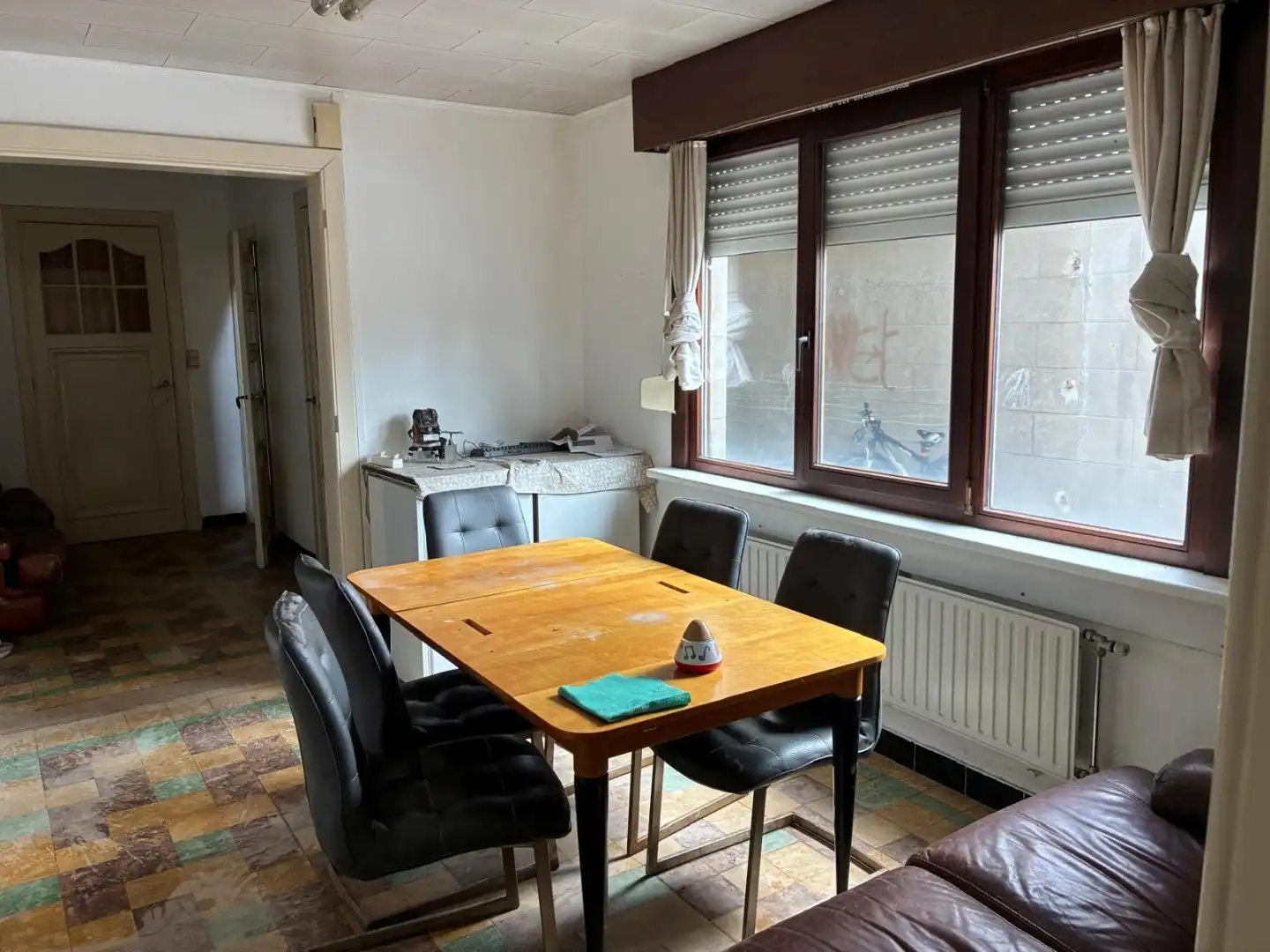 Te renoveren woning met magazijn en inrijpoort foto 7
