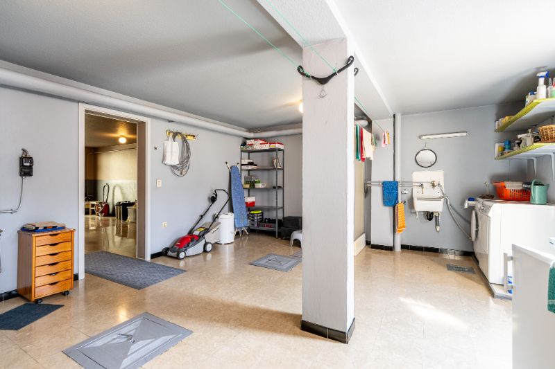 Bel-etagewoning met potentieel in hartje Izegem. foto 13