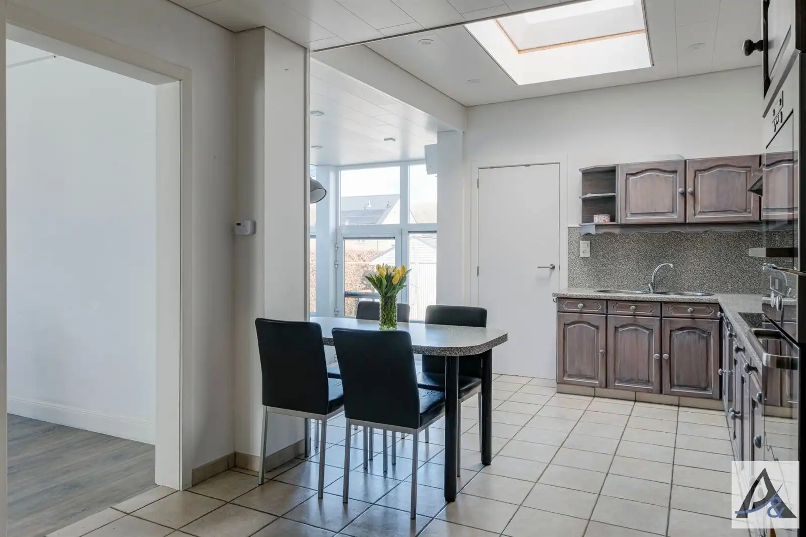 Instapklare eengezinswoning met prachtige tuin! foto 19