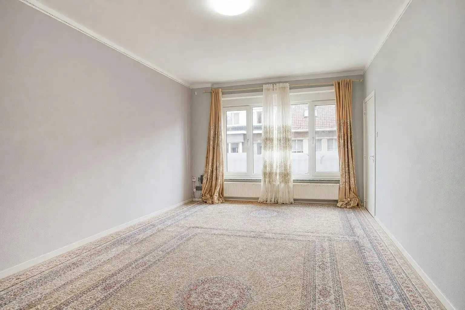 Te renoveren appartement met twee slaapkamers foto 2