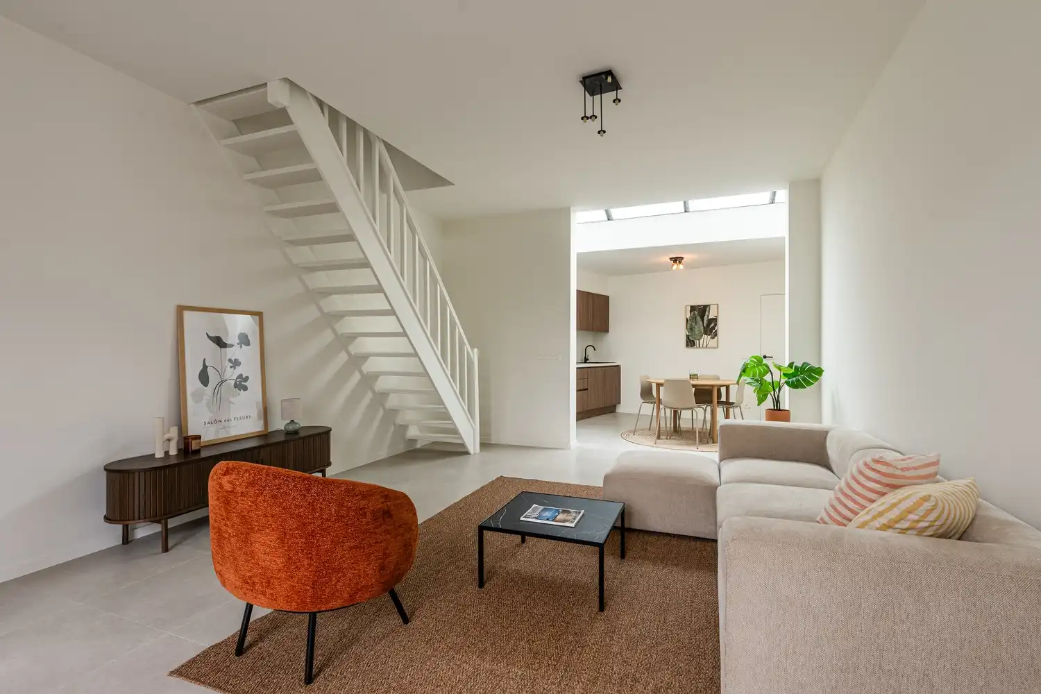 Stijlvol gerenoveerde woning met tuin en parkeerplaats foto 5