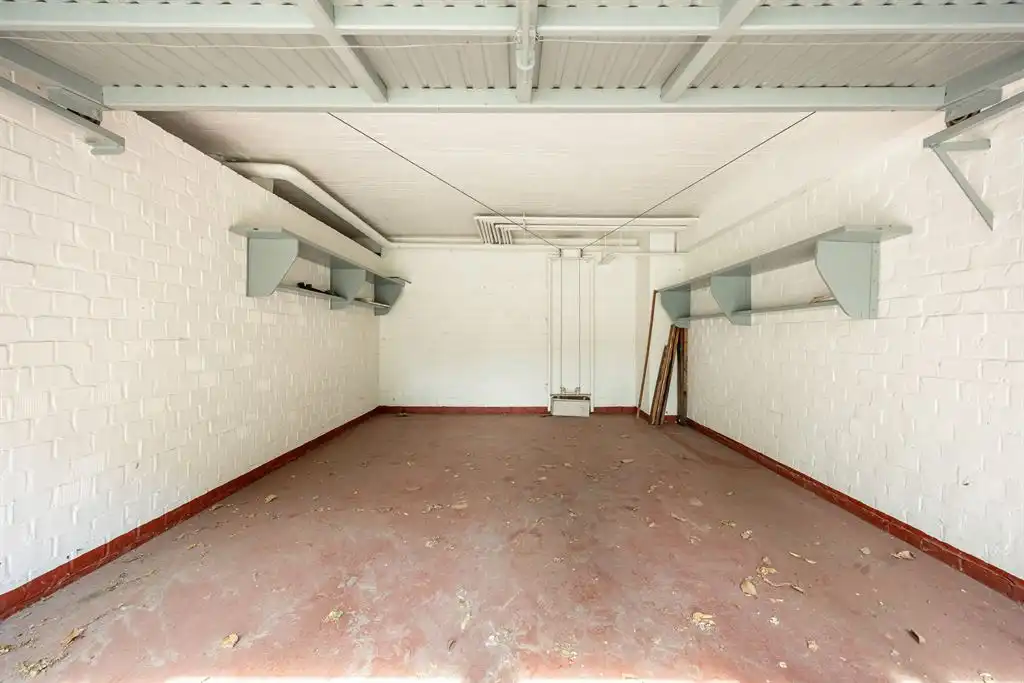 te renoveren appartement met twee slaapkamers foto 20