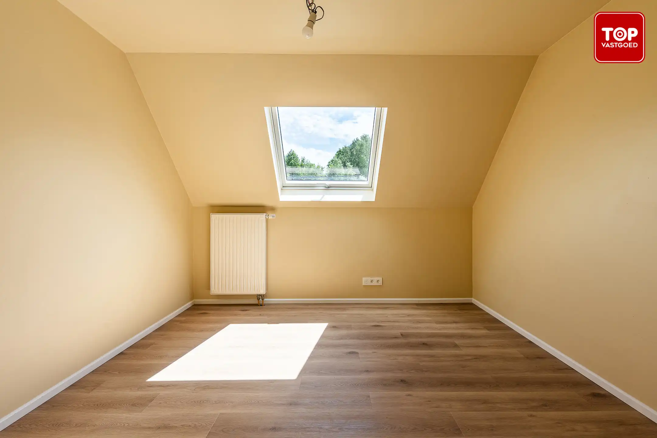 Gerenoveerde gezinswoning met garage en ruime tuin  foto 16