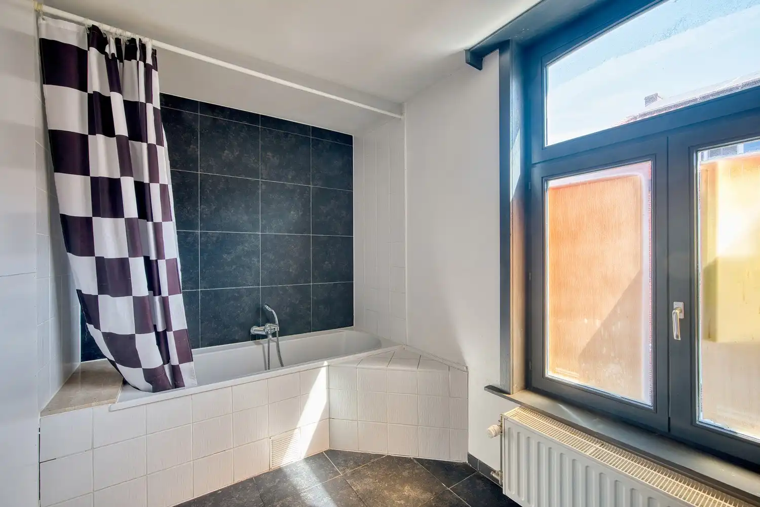 Assebroek, leuk ENERGIEZUINIG gezellig &nbsp;instapklaar woonhuis met 3 SLAAPKAMERS en tuintje foto 9