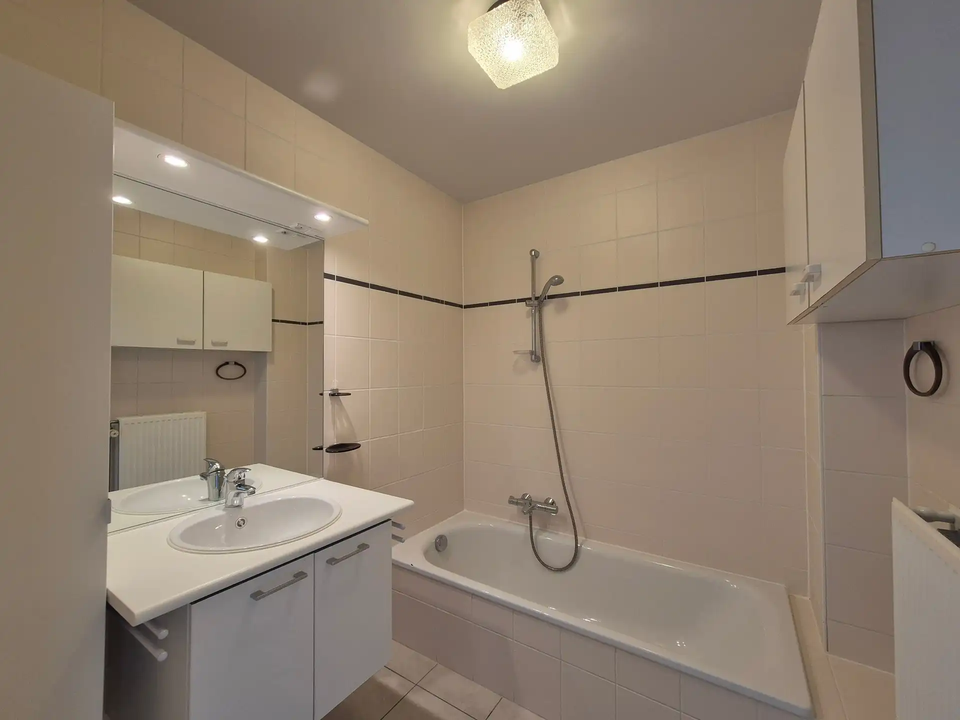 Instapklaar appartement met 2 slaapkamers, terras en lift — centraal in Wetteren foto 11