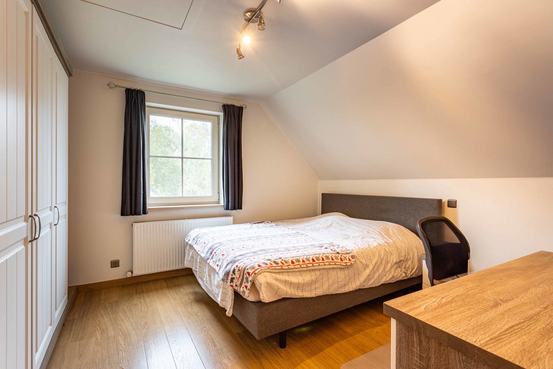 Perfect onderhouden gezinswoning met zwembad in Deux-Acren. foto 18