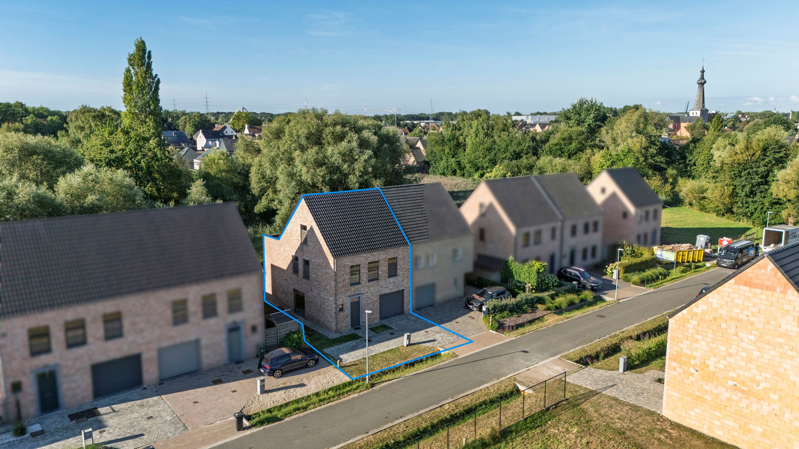 Recente halfopen bebouwing op rustige locatie in Oelegem. foto {{pictureIndex}}