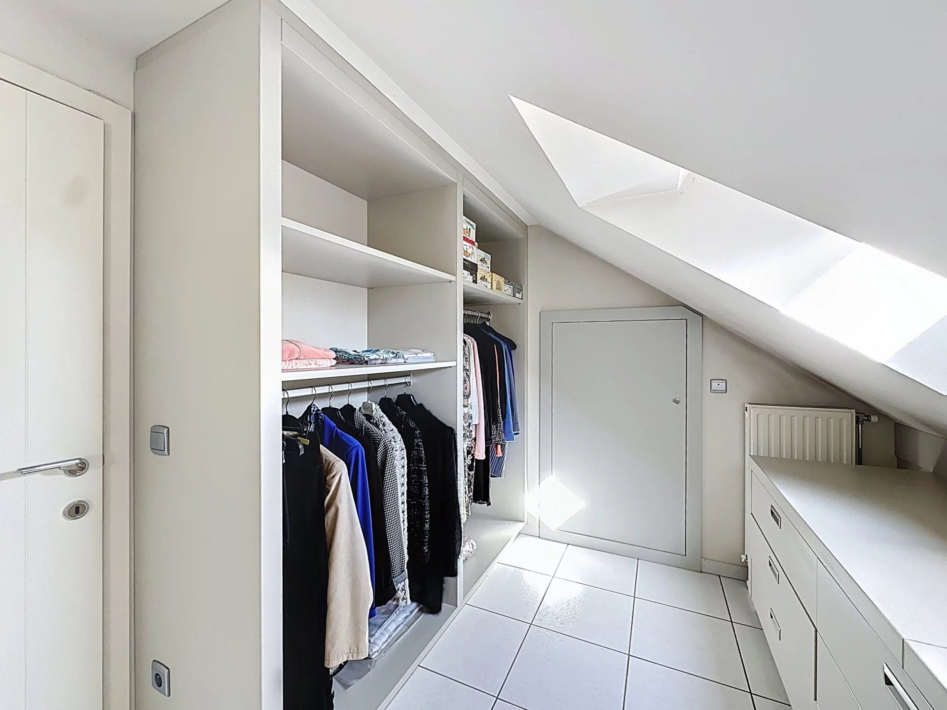 Mooie, vrijstaande woning gelegen op een perceelsgrootte van 9 are, met maar liefst 4 slaapkamers en een ruime dubbele garage. foto 29