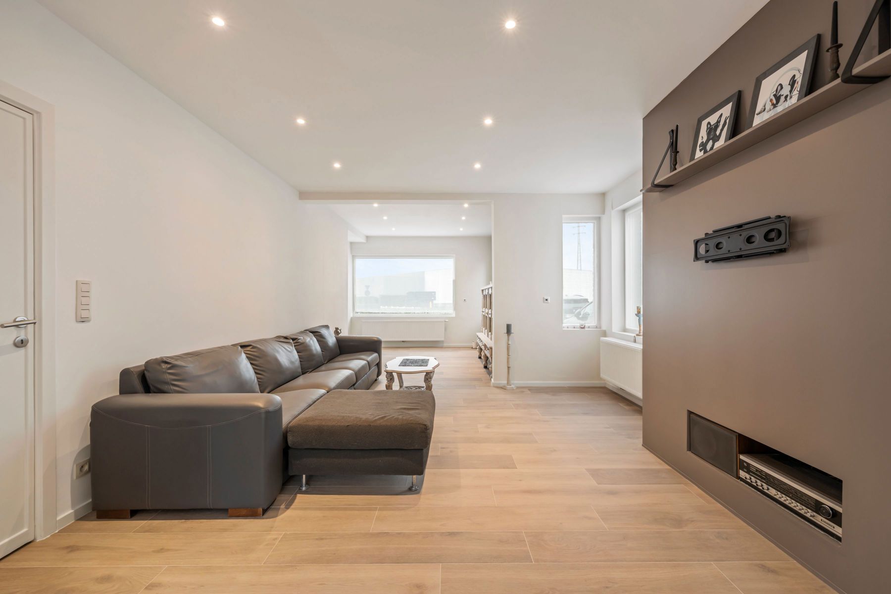 Hoofdfoto van de publicatie: Charmante gerenoveerde woning met ruime garage & magazijn