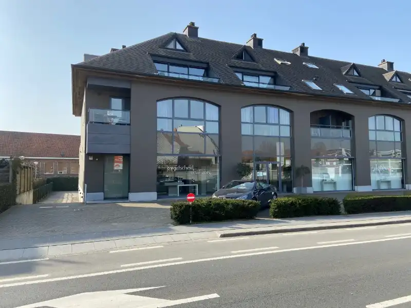 Ondergrondse AUTOSTAANPLAATS op centrale ligging foto {{pictureIndex}}